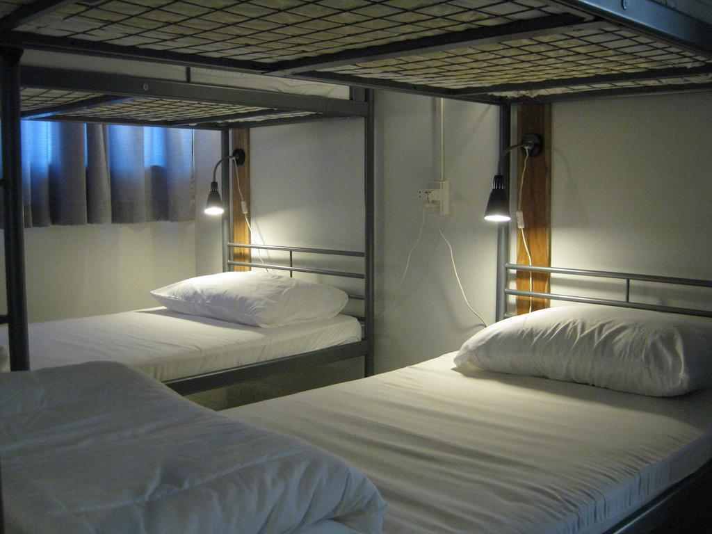 Rest 3 Hostel Bangkok Bagian luar foto