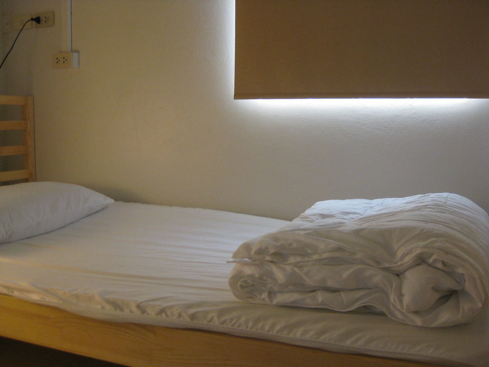 Rest 3 Hostel Bangkok Bagian luar foto